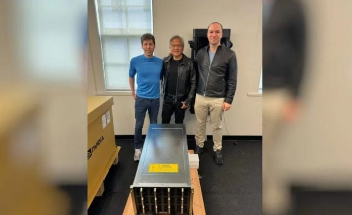 CEO de NVIDIA entrega la primera supercomputadora de inteligencia artificial a OpenAI