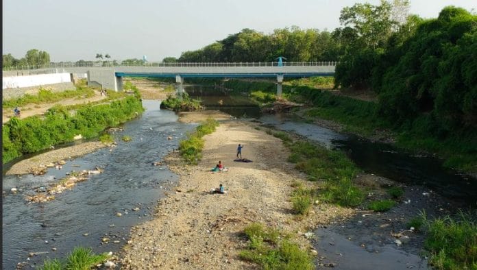 Haitianos modifican ataguía del canal para recibir agua del Masacre