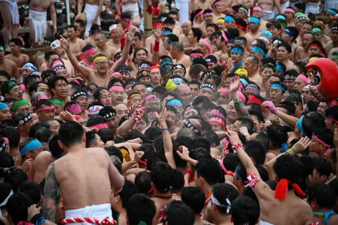 Faltan hombres en Japón | Festival del Desnudo acoge mujeres por primera vez
