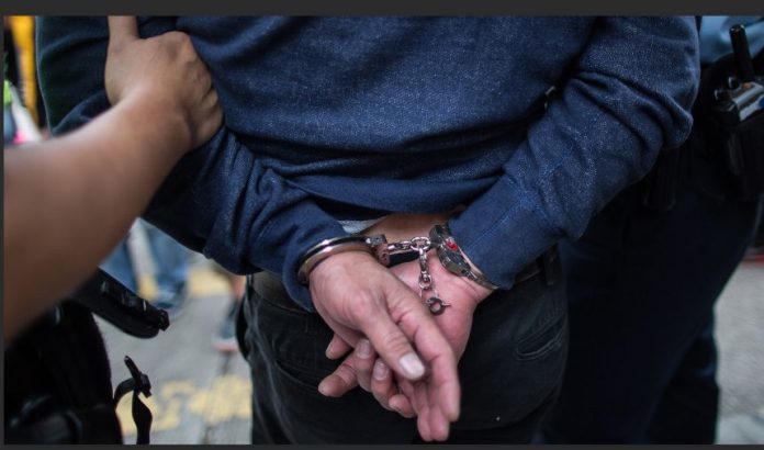 Se entrega uno de dos hombres acusados de homicidio de adolescente en cabaña de Azua