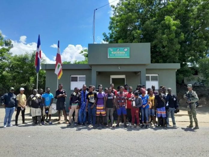 Detienen a 48 haitianos indocumentados en Dajabón