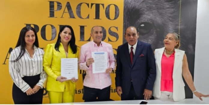 DNCD se acoge a iniciativa del Listín Diario y firma pacto por los animales