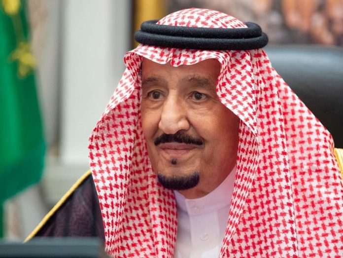 Revelan diagnóstico del rey de Arabia Saudita tras padecer fiebre y dolores