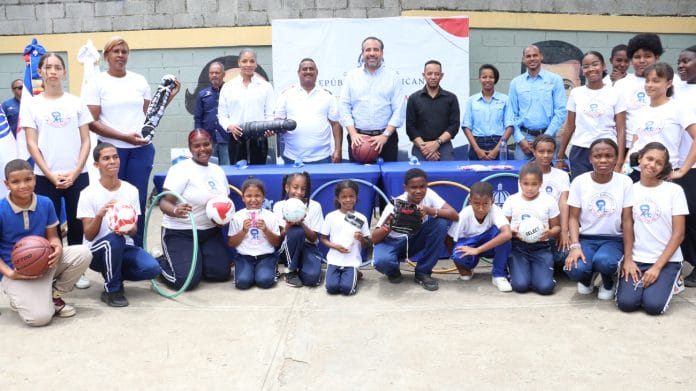 “Inefi con el Barrio” impacta a más de 200 personas en Capotillo