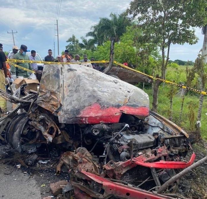 Tres personas mueren calcinadas al chocar con un poste del tendido eléctrico en Guerra