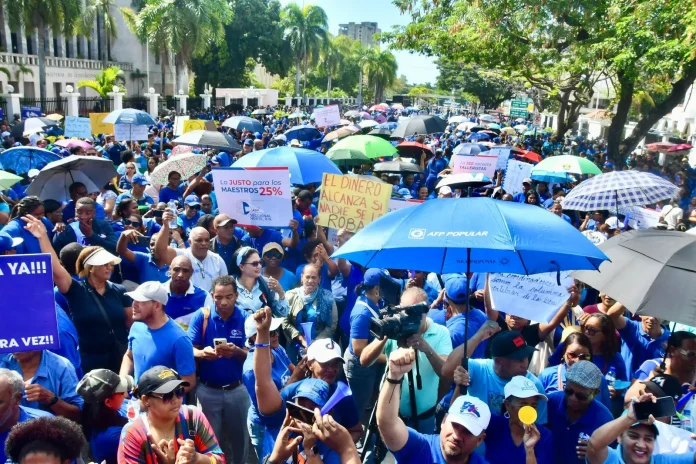 ADP continúa su lucha y se lanza a las calles; exigen aumento salarial de 20%
