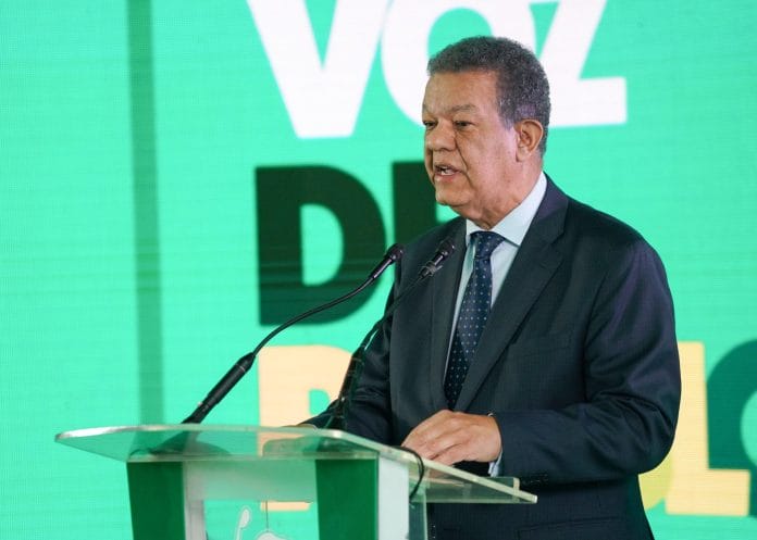Leonel Fernández, hizo un llamado al Congreso Nacional para que apruebe de inmediato la ley orgánica de referendo.