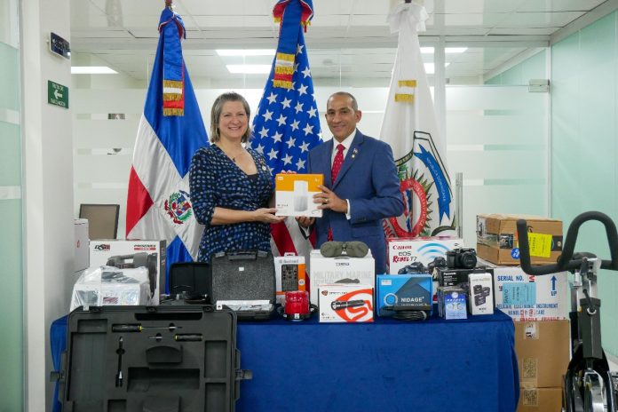DNCD recibe equipos para reforzar lucha contra el narcotráfico