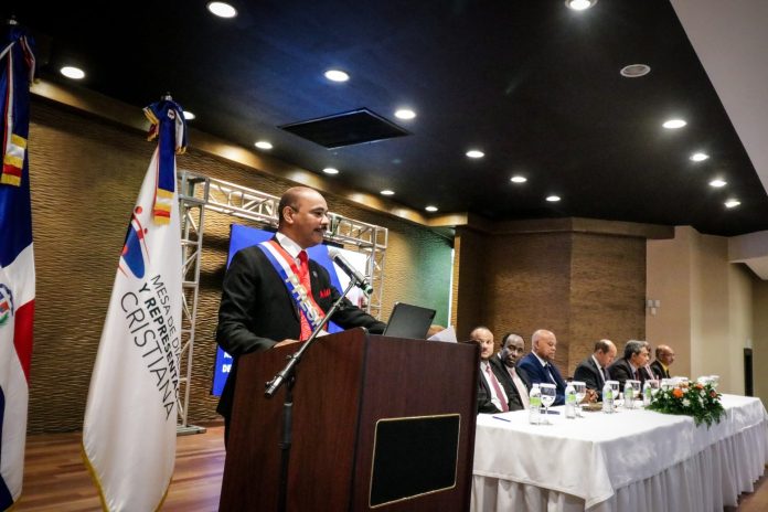Obispo Reynaldo Franco Aquino , presidente del Consejo de la Mesa de Diálogo y Representación Cristiana