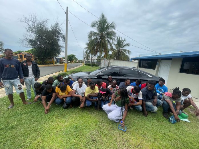 Dominicano es apresado por ocultar 25 haitianos irregulares en un hotel de Villa Francisca