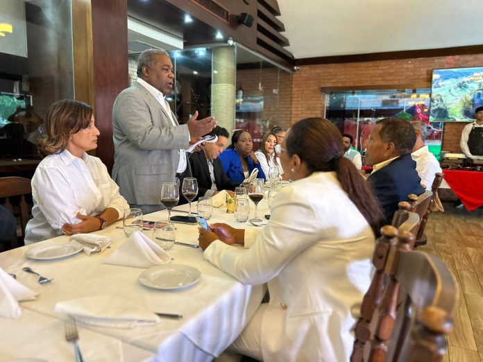 Tony Peña arranca en la carrera a la presidencia de 2028