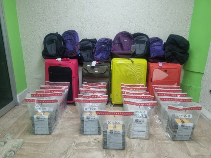 DNCD arresta hombre y frustra envío de 104 paquetes presumiblemente cocaína a Portugal