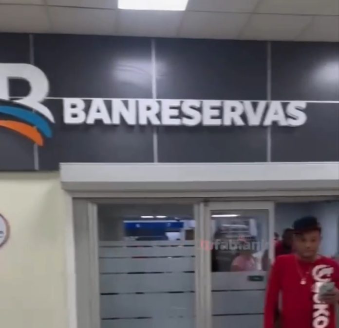 Asaltantes del Banreservas Santiago cargaron con 