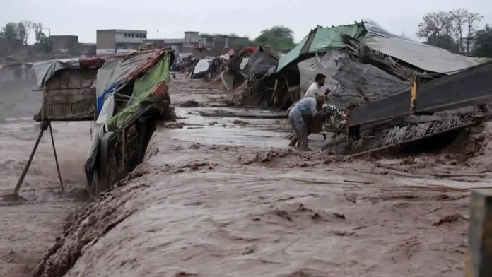 Inundaciones en Afganistán dejan más de 300 muertos