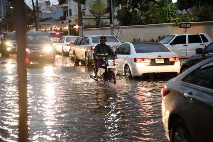Suspenden labores en instituciones públicas a partir de las 2 de la tarde en el Gran Santo Domingo