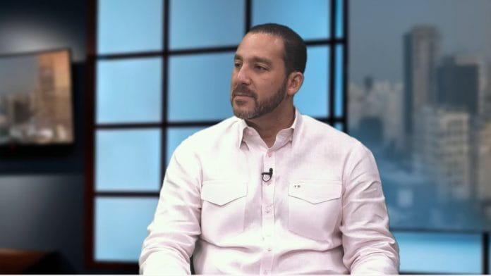 Estamos vendiendo una moral en calzoncillos, afirma Joel Díaz