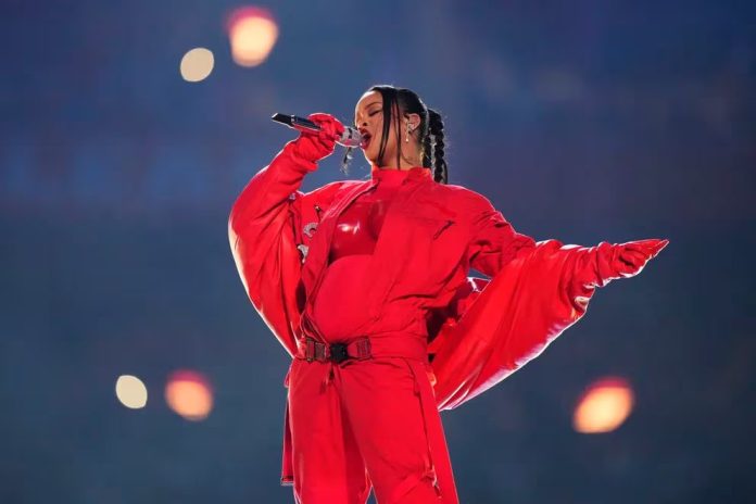 Rihanna niega rumores de retiro musical y anuncia la llegada de nuevo disco