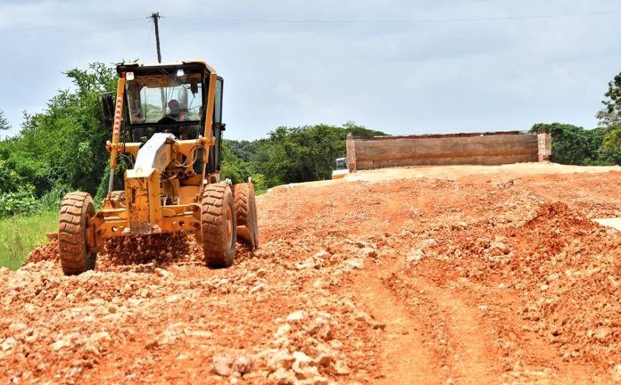 Deligne Asención destaca avances en trabajos de construcción de circunvalaciones SFM y Nagua