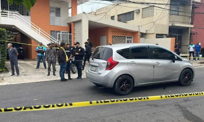 Se registra homicidio – suicidio entre hermanastros en el interior de un vehículo en el Distrito Nacional