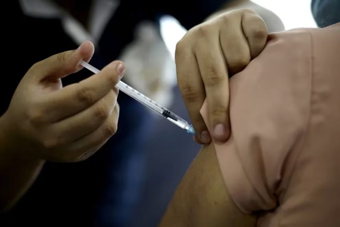 Avances en la vacuna combinada para el COVID y la gripe: anunciaron buenos resultados en los ensayos clínicos