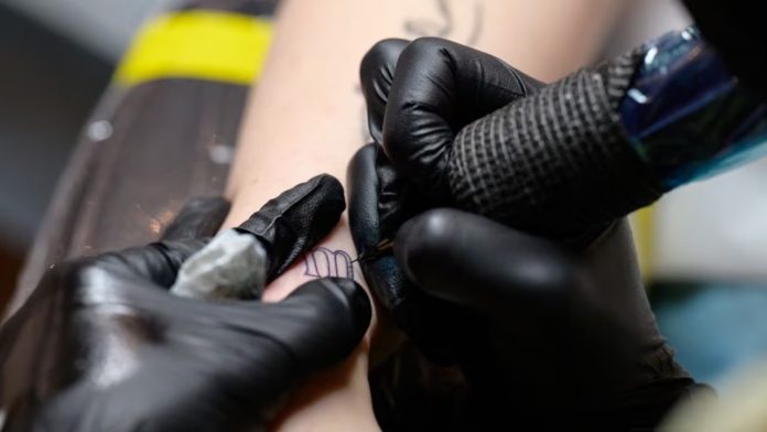 Estudian potencial efecto de los tatuajes en la salud a largo plazo