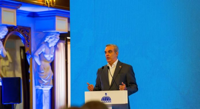 Abinader tilda de controversial voto obligatorio; ''tenemos que discutirlo y ver qué opinan los más especialistas en el área”
