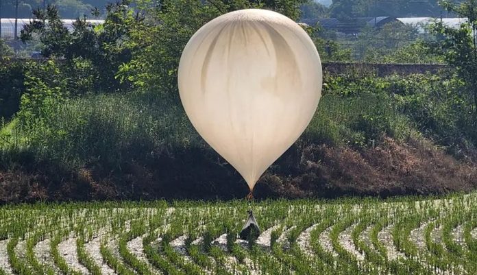 Corea del Norte vuelve a enviar globos con basura al Sur