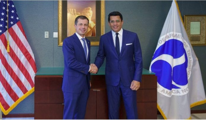 Ministro de Turismo se reúne con secretario de Transporte de Estados Unidos