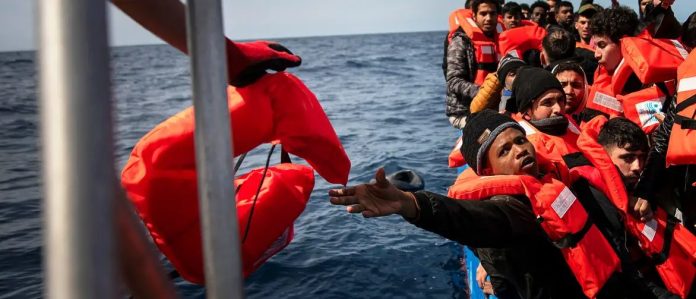 Recupera 11 cuerpos de posible naufragio en Mediterráneo