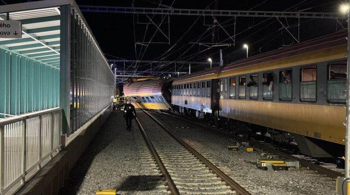 Al menos cuatro fallecidos y decenas de heridos tras colisión de trenes en República Checa