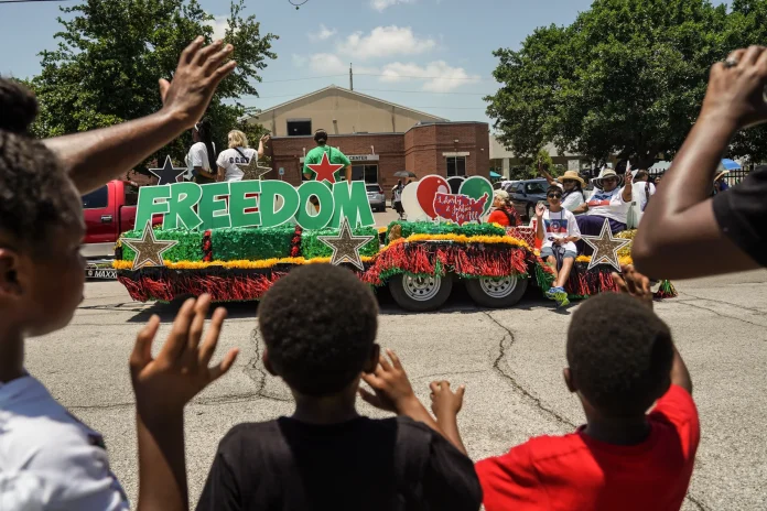 Tiroteo durante celebración de Juneteenth en parque de Texas deja 2 muertos y varios heridos