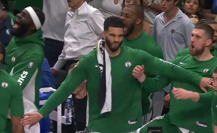 Boston derrota Dallas y pone serie en jaque con récord 3-0