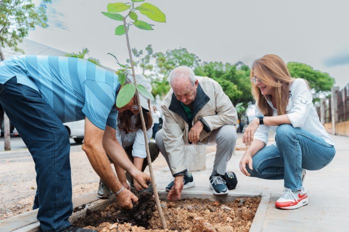 Alcaldía del DN conmemora Día del Medio Ambiente con jornada de siembra de árboles