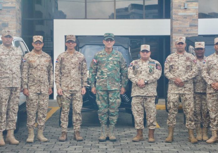 Ministro de Defensa visita instalaciones del CESFronT en Santo Domingo