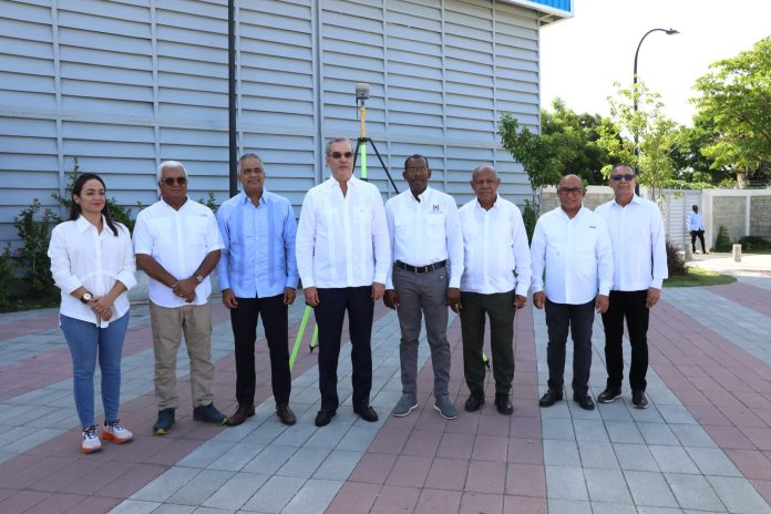 Abinader encabeza lanzamiento proyecto de titulación en Domingo Savio