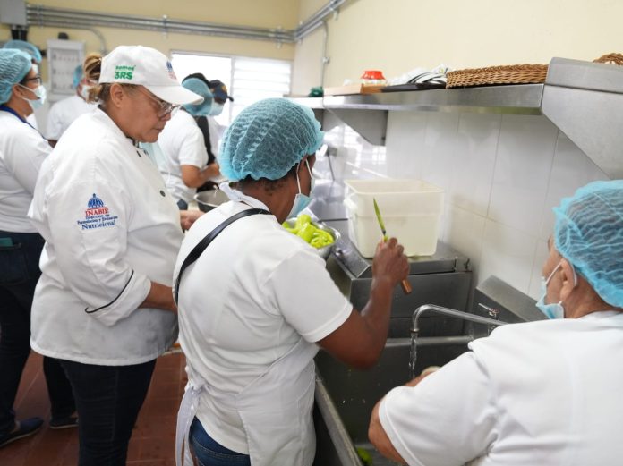 INABIE refuerza conocimientos de proveedores para mejorar alimentación escolar