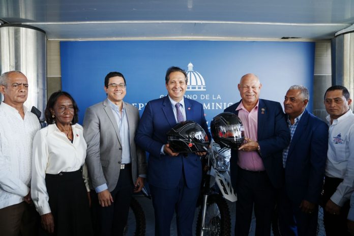 MSP entrega 50 motocicletas y modernos equipos de fumigación a las DPS-DAS