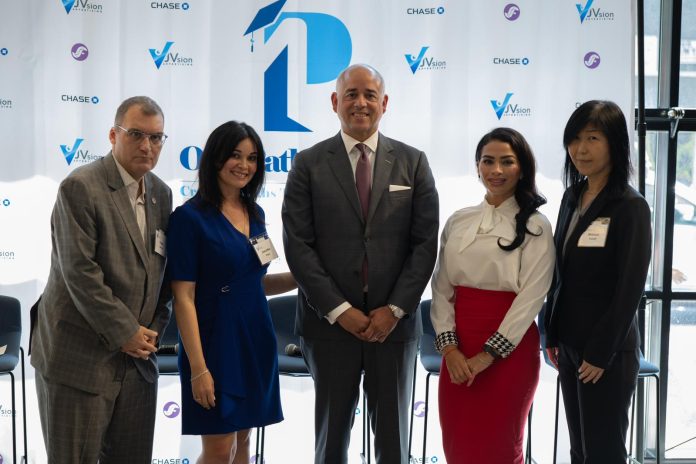 Lanzan fundación One Pathway; buscan ayudar inmigrantes desarrollarse profesionalmente en EEUU