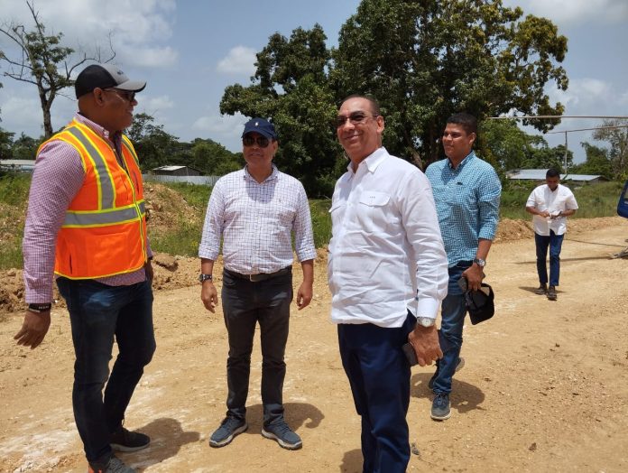 Deligne Ascención destaca avances en trabajos de construcción de circunvalaciones SFM y Nagua