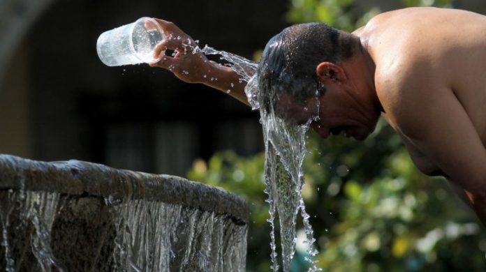 Inicio de semana con temperaturas calurosas, algunos aguaceros al interior del país