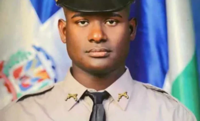 Miembro de la Policía Nacional se suicida de un disparo en Monte Plata