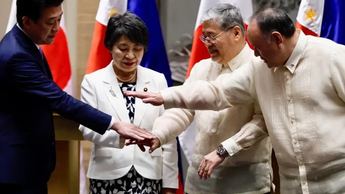 Filipinas y Japón firman pacto de defensa