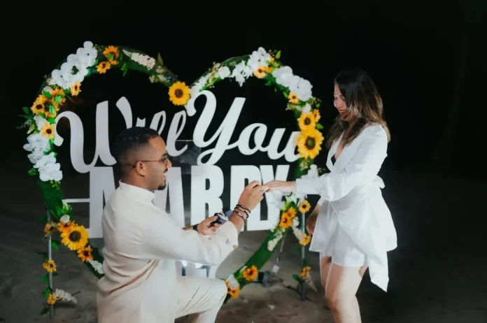 ¡Viene boda! Ministro Rafael Feliz se compromete con su novia Lourdes Fermín