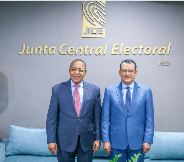 Presidente de la Junta Central Electoral recibe visita de cortesía del PDI