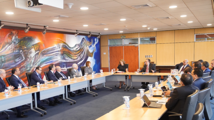 Valdez Albizu y sector bancario destacan desempeño de sistema financiero