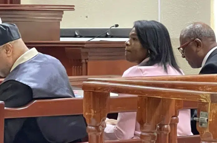Fijan para el 17 de septiembre juicio a Elizabeth Silverio por usurpación de funciones