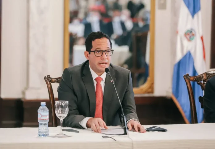 Sigmund Freund desmiente aumentos desmedidos en nómina pública durante gestión de Abinader