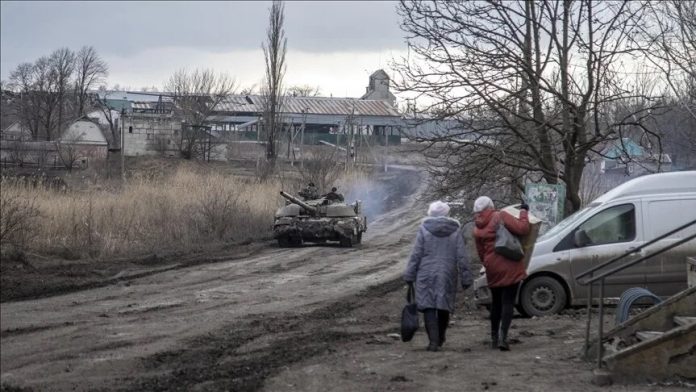 Rusia toma pueblo en Donetsk y avanza hacia bastión clave