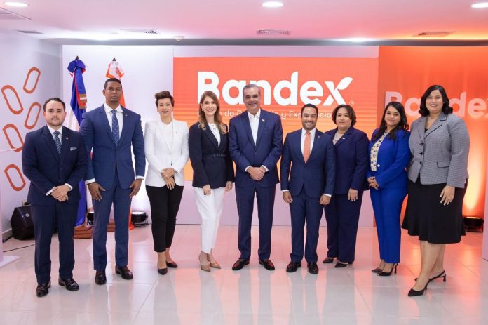 Abinader visita el Bandex; entidad elimina pérdidas gestiones anteriores