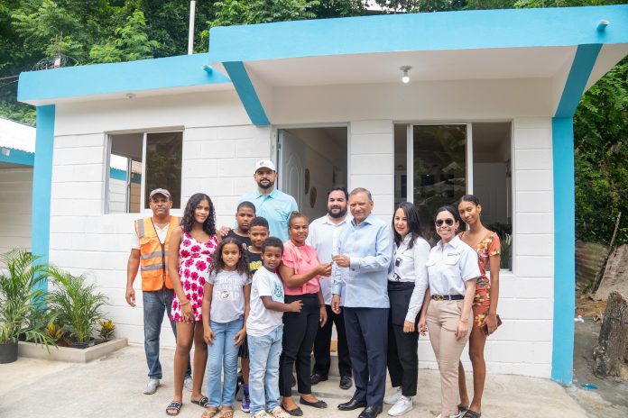 Fundación Refidomsa entrega casa amueblada a madre que pidió ayuda tras inundaciones de noviembre